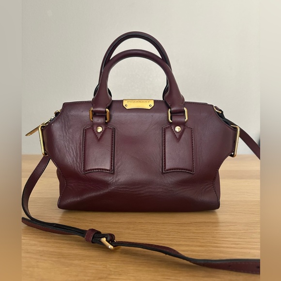 Burberry Handbags - Burberry crossbody bag